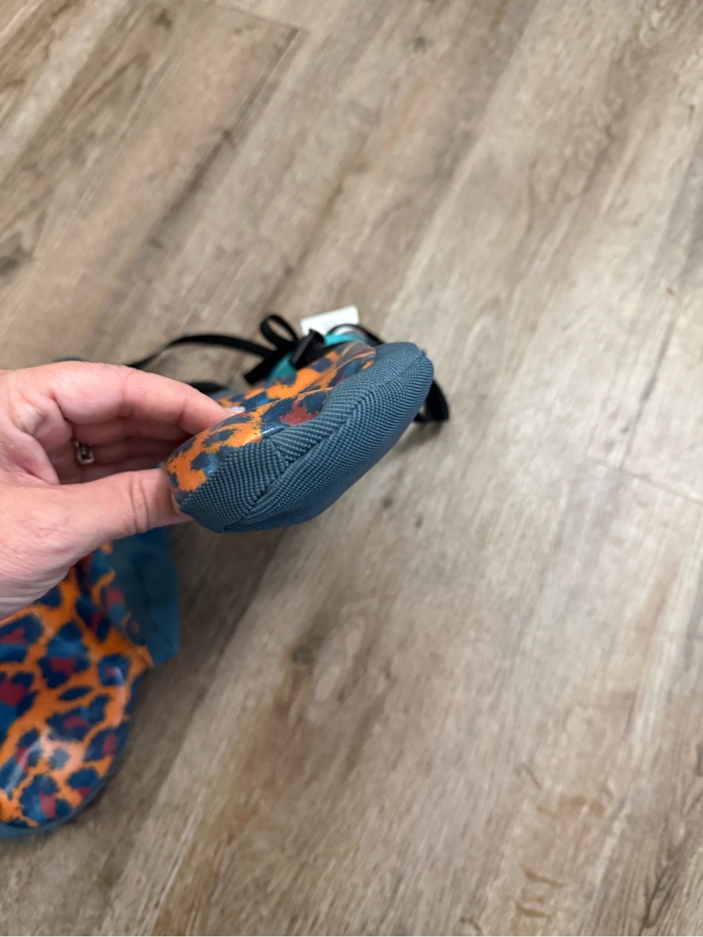 NEFF • Ripper Mittens - Picture 9 of 13